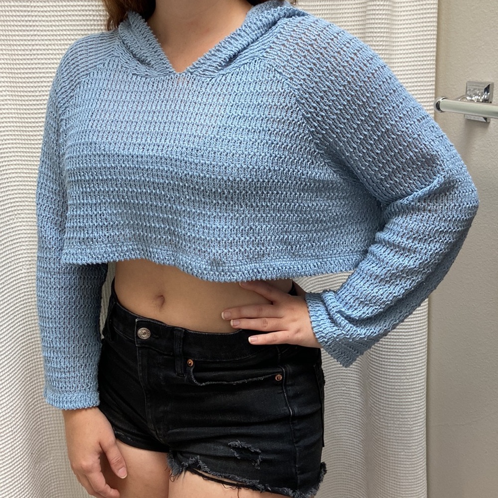 Kimchi Blue knitted light blue cropped long-sleeved sweater with hood. Size S.
